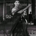 Kriti Sanon Instagram - Back on the ramp after ages.. Some black 🖤🖤 Lots of Drama 💃🏻 @taruntahiliani for @fdciofficial @lakmefashionwk