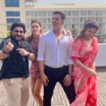 Kriti Sanon Instagram - Saare Bolo Bewafa!! 👻 Are you tripping on this song too?? 💃🏻💃🏻😍😍 @arshad_warsi @akshaykumar @jacquelinef143