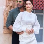 Kriti Sanon Instagram - Couldn’t decide which picture to post, why not post them all? 🤪😉👻 Bachchhan & Myra in full swag! 😎 Have you met them yet? In cinemas NOW! 💖💖 @akshaykumar @nadiadwalagrandson