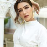 Kriti Sanon Instagram - 🤍 @nikita_karizma HMU @aasifahmedofficial @adrianjacobsofficial Styled by @sukritigrover 📸 @prakrit.rai