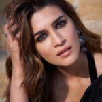 Kriti Sanon Instagram – Meri jaan meri jaan..
Meri Geeta te Quran.. 🖤🤍
🎶 #BachchhanPaandey #merijaanmerijaan 

Song link in BIO..