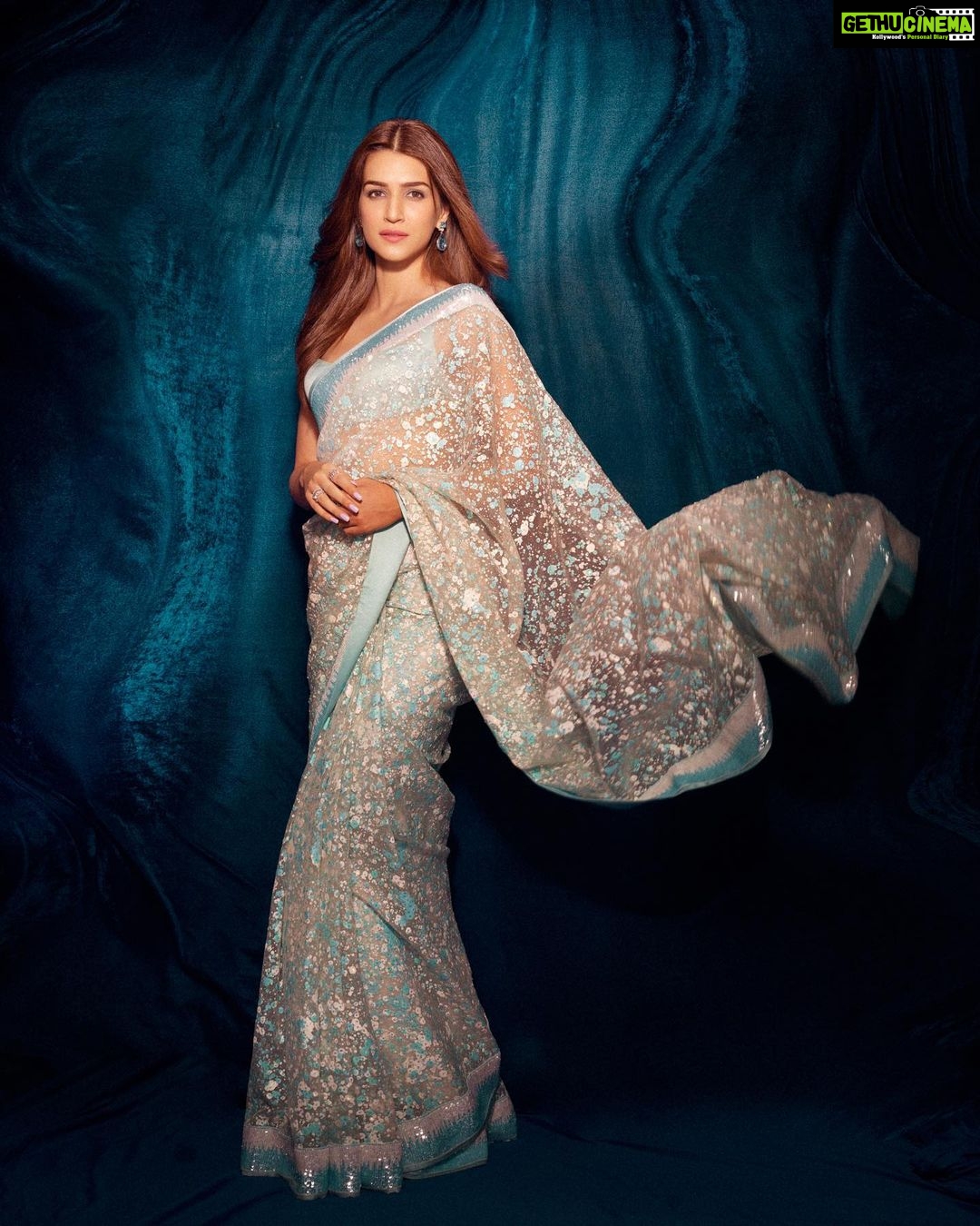 Kriti Sanon Instagram - 🦋🦋 In a custom made @manishmalhotraworld 💙 @manishmalhotra05 Styled by @sukritigrover HMU @aasifahmedofficial @adrianjacobsofficial 📸 @tejasnerurkarr