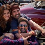 Kriti Sanon Instagram - Going down the memory lane.. BTS Dump! #BachchhanPaandey What a blast we had shooting this film. One of my most fun film schedules.. 🥳💜 I guess that reflects on screen eventually 🤪😉 @akshaykumar @nadiadwalagrandson @farhadsamji @arshad_warsi @pankajtripathi @wardakhannadiadwala