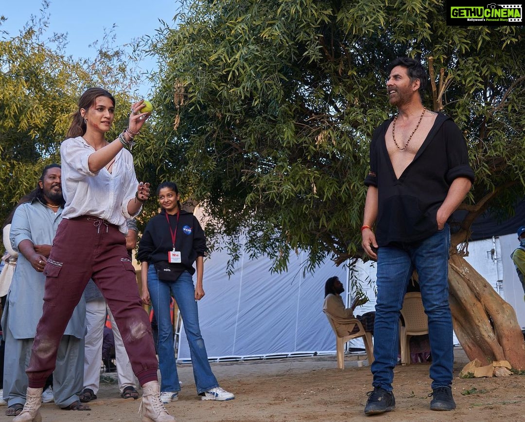 Kriti Sanon Instagram - Going down the memory lane.. BTS Dump! #BachchhanPaandey What a blast we had shooting this film. One of my most fun film schedules.. š„³š I guess that reflects on screen eventually š¤Ŗš @akshaykumar @nadiadwalagrandson @farhadsamji @arshad_warsi @pankajtripathi @wardakhannadiadwala
