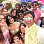 Kushboo Instagram - #DancewithYuvan A day with the team in Ooty. A #SundarC entertainer. Wait for the surprise to unfold. Soon. @actorjiiva @actorjai @srikanth.meka @vichuviswanath @itsyuvan ❤❤❤❤❤