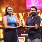 Lakshmi Priyaa Chandramouli Instagram - A big thanks to @jfwdigital for this 'Best Actress - Special Recognition' award for Sivaranjaniyum Innum Sila Pengalum. Very very happy to receive the award from the person who is the reason for this whole thing, @directorvasanth.official sir! Congratulations to all the other winners. Styled by @navadevi.rajkumar MUAH @chisellemakeupandhair Wearing @sameenasofficial #JFWCinemaAwards2022 #StyleWithNava #BestActress #SISPOnSonyLiv #GratitudeAlways #ThankYouUniverse #OnwardsAndUpwards #ActorsLife