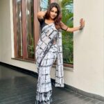Leesha Instagram - 🖤 how u love yourself is how u teach others to love u 🖤 Costume courtesy: @razak_creations Do check out this page ☝️ for exclusive collections 💋 🖤 🖤 🖤 🖤 🖤 🖤 🖤 🖤 🖤 🖤 🖤 🖤 #spreadlove #bekind #love #leesha #leeshaeclairs #actresslife #saree #lovetobeloved #fyp #foryou #instadaily # Chennai, India