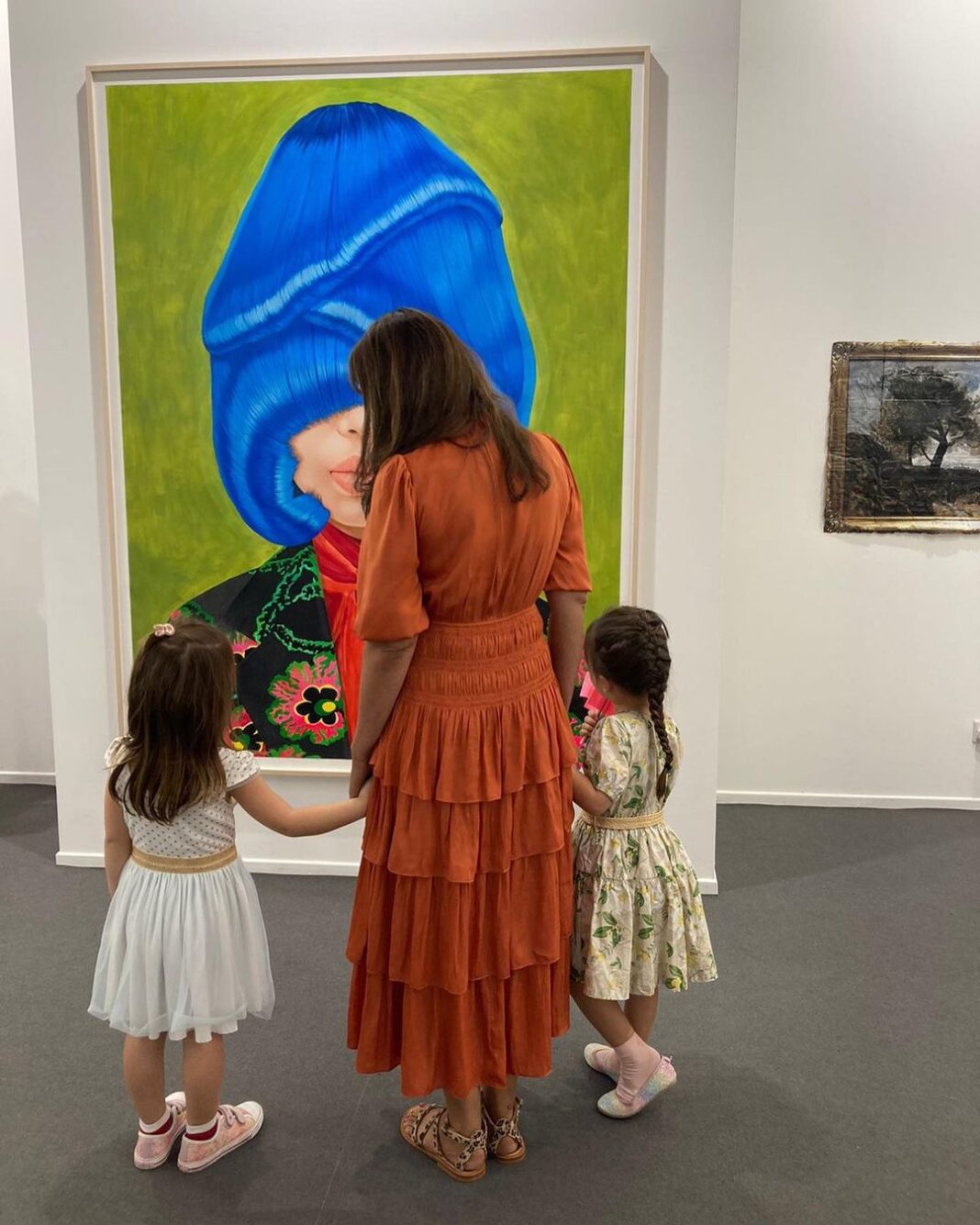 Lisa Ray Instagram - Twin perspectives on @artdubai 12.04.22 @themiddleclasstraveler @alserkalavenue @natasha.jeyasingh