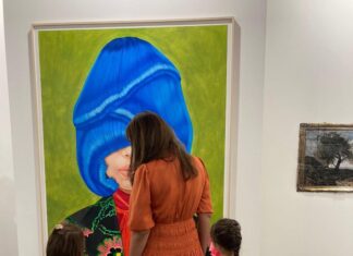 Lisa Ray Instagram - Twin perspectives on @artdubai 12.04.22 @themiddleclasstraveler @alserkalavenue @natasha.jeyasingh