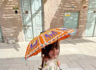 Lisa Ray Instagram - Weekends are for exploring the old veins of the shiny city. #alfahidi #bastakiya #Dubai