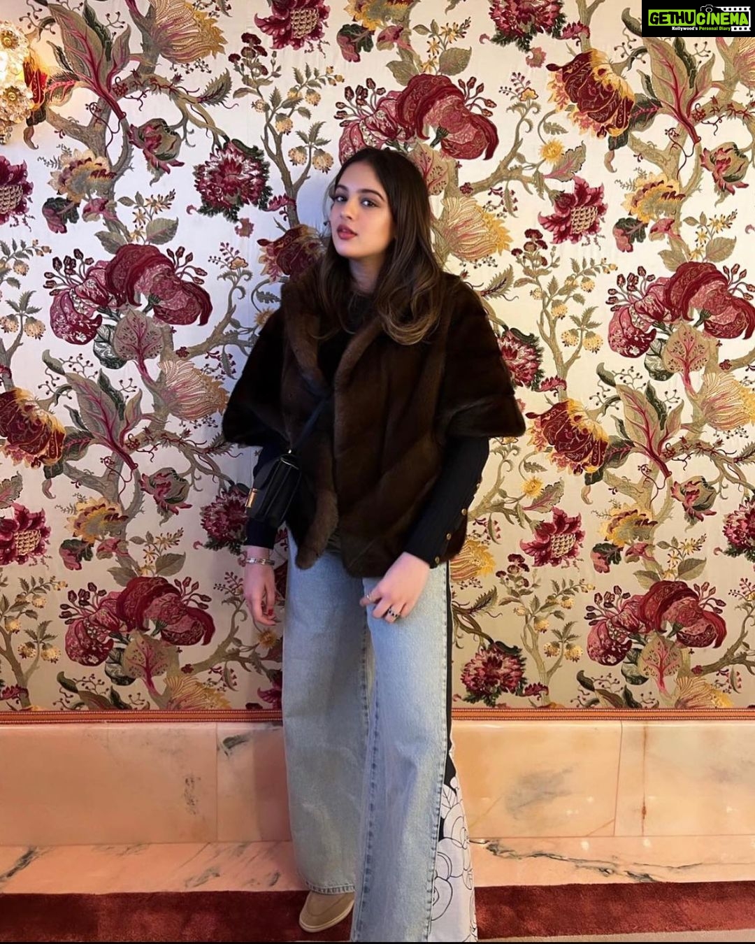 Madhoo Instagram - @ameyaashah my style queen 💋💜💜💜