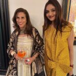 Madhoo Instagram - @shobhaade @dag.world wonderful eve into the art world💜💜💜💜💜💜