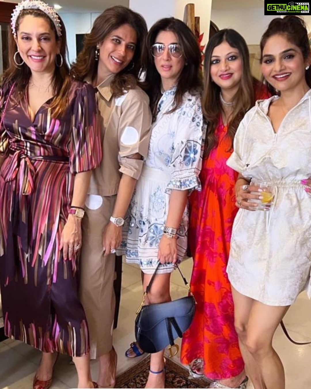 Madhoo Instagram - Thank you my lovely friends for making my day special 💖💖💖💖🏠
