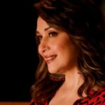 Madhuri Dixit Instagram – The difference between just smiling and smiling with your heart in it is the glow ✨

#TheFameGame #SareeLove #ReelItFeelIt #Netflix #NetflixSeries