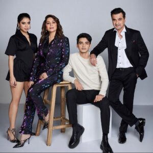 Madhuri Dixit Instagram - The Anands are here with their dashing looks & some juicy secrets! #TheFameGame 

@netflix_in 
@madhuridixitnene @sanjaykapoor2500 @manavkaul @lakshvir.saran @muskkaanjaferi @dharmaticent 
📸: @taras84
