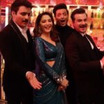 Madhuri Dixit Instagram - @manavkaul & @sanjaykapoor2500 you guys are absolutely fun & of course, Riteish really scared us out of nowhere, didn’t he?😂 #ReelKaroFeelKaro #Retro #Bollywood #RetroBollywood #Coactors