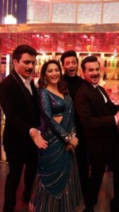 Madhuri Dixit Instagram - @manavkaul & @sanjaykapoor2500 you guys are absolutely fun & of course, Riteish really scared us out of nowhere, didn’t he?😂

#ReelKaroFeelKaro #Retro #Bollywood #RetroBollywood #Coactors
