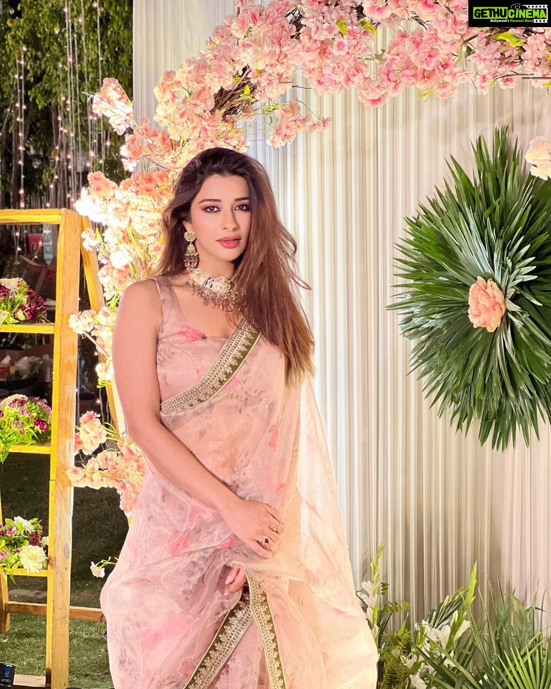 Madhuurima Instagram - Nothing makes an indian girl look as beautiful as a saree does. Isn’t it ?? Styled by @nehaadhvikmahajan Wearing @saavitheauthenticboutique Clicked by @nishantsinghm_official #theindianwedding #festive #bhaikishaadi #❤️