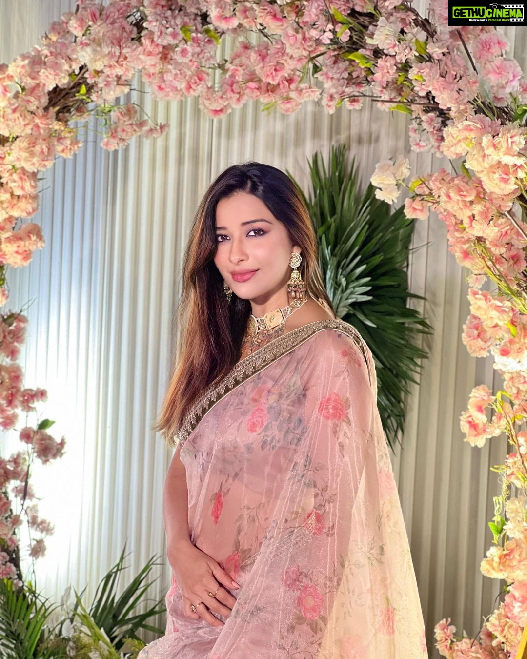 Madhuurima Instagram - Nothing makes an indian girl look as beautiful as a saree does. Isn’t it ?? Styled by @nehaadhvikmahajan Wearing @saavitheauthenticboutique Clicked by @nishantsinghm_official #theindianwedding #festive #bhaikishaadi #❤️