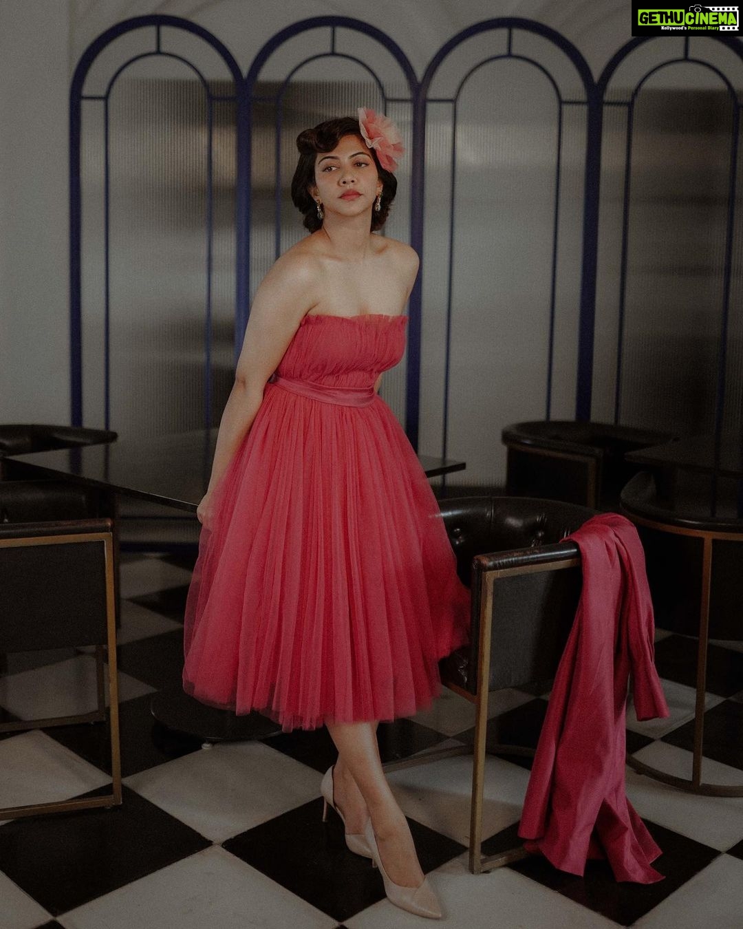 Madonna Sebastian Instagram - Timelessness Photography- @manekha_ Concept & styling- @styledbysmiji Makeup & Hair - @unnips Costume- @labelmdesigners Jewellery- @c.j.artisanboutique Photography Assistant - @david_steve_ Location- @azora.by.ayatana #vintage #retro #dress
