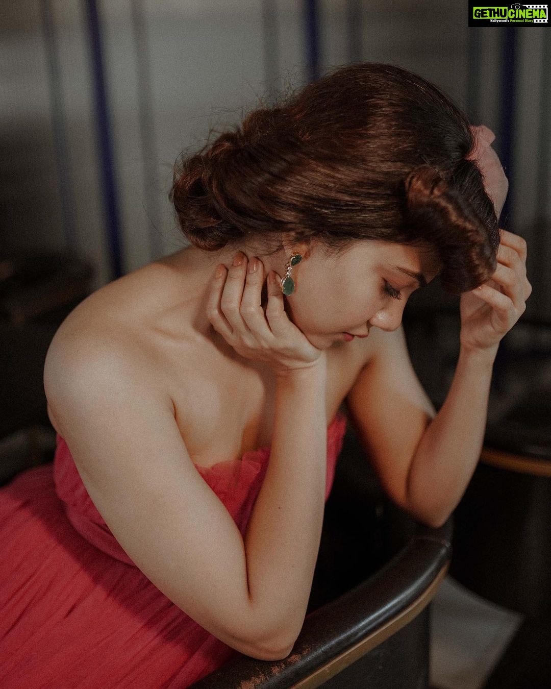 Madonna Sebastian Instagram - Timelessness Photography- @manekha_ Concept & styling- @styledbysmiji Makeup & Hair - @unnips Costume- @labelmdesigners Jewellery- @c.j.artisanboutique Photography Assistant - @david_steve_ Location- @azora.by.ayatana #vintage #retro #dress