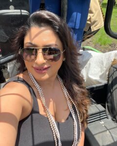 Malavika Instagram - Karuputhaan enaku
Pudicha colouru 🖤🖤 #shootdiaries #tamilgolmaal #actressmalavika makeup by @maqboolpatel76 costumes by @suma.rana23