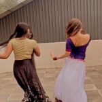 Malavika Wales Instagram - Bloopers are for us. @_aswathysankar_ #trending #sister #viral #aliabhatt #gangubaikathiawadi #fashion #bloopers #bollywood