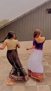 Malavika Wales Instagram - Bloopers are for us. @_aswathysankar_ #trending #sister #viral #aliabhatt #gangubaikathiawadi #fashion #bloopers #bollywood