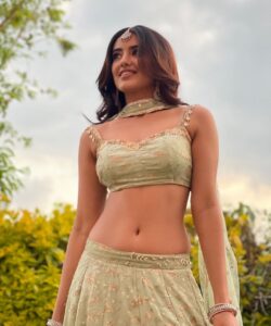 Malvika Sharma Instagram - 💃🏻
Make up by @vishalcharanmakeuphair 
Hair by @irfanshaikh_hair_11.11 
Styled by @designbyblueprint @blueprint_by_navya_divya
@panktiphotography