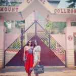 Mamta Mohandas Instagram - Back to Bangalore days 👩🏻‍🤝‍👩🏼 2 decades of friendship with @shimna11 💞 Mount Carmel College, Bangalore
