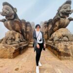 Mandira Bedi Instagram – Last weekend I visited Odissa for an event and got a few sights in. The #Suntemple was spectacular! Thank you @mycitylinks.in @preludeliveofficial @lyricistpriyankaa for an Allround beautiful visit. And these lovely pictures! Sun Temple,konark,orrisa