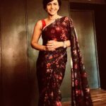 Mandira Bedi Instagram - #Virtuallyyours Mode.. 🙏🏽❤️ . . . #shukr #gratitude #upwardsandonwards Wearing @priyadarshinirao and @kirikiri.in