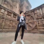 Mandira Bedi Instagram - Last weekend I visited Odissa for an event and got a few sights in. The #Suntemple was spectacular! Thank you @mycitylinks.in @preludeliveofficial @lyricistpriyankaa for an Allround beautiful visit. And these lovely pictures! Sun Temple,konark,orrisa