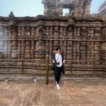 Mandira Bedi Instagram - Last weekend I visited Odissa for an event and got a few sights in. The #Suntemple was spectacular! Thank you @mycitylinks.in @preludeliveofficial @lyricistpriyankaa for an Allround beautiful visit. And these lovely pictures! Sun Temple,konark,orrisa