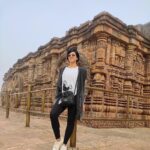 Mandira Bedi Instagram – Last weekend I visited Odissa for an event and got a few sights in. The #Suntemple was spectacular! Thank you @mycitylinks.in @preludeliveofficial @lyricistpriyankaa for an Allround beautiful visit. And these lovely pictures! Sun Temple,konark,orrisa