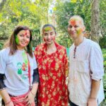 Manisha Koirala Instagram - Celebrating colours of life.. #happyholi #family #friendship #life #celebration