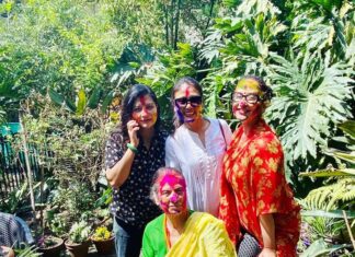 Manisha Koirala Instagram - Celebrating colours of life.. #happyholi #family #friendship #life #celebration