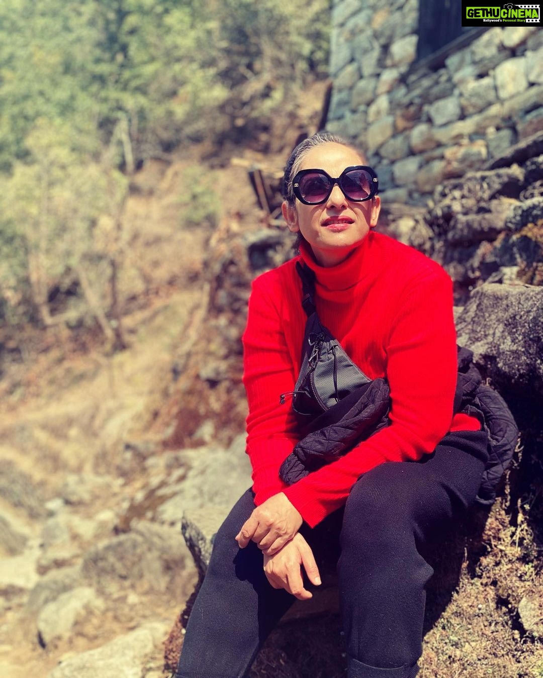 Manisha Koirala Instagram - I love red..and this picture the main character is the old stone house that I love near #lukla Lukla Solukhumbu