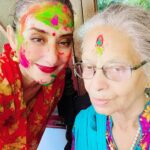 Manisha Koirala Instagram - Celebrating colours of life.. #happyholi #family #friendship #life #celebration