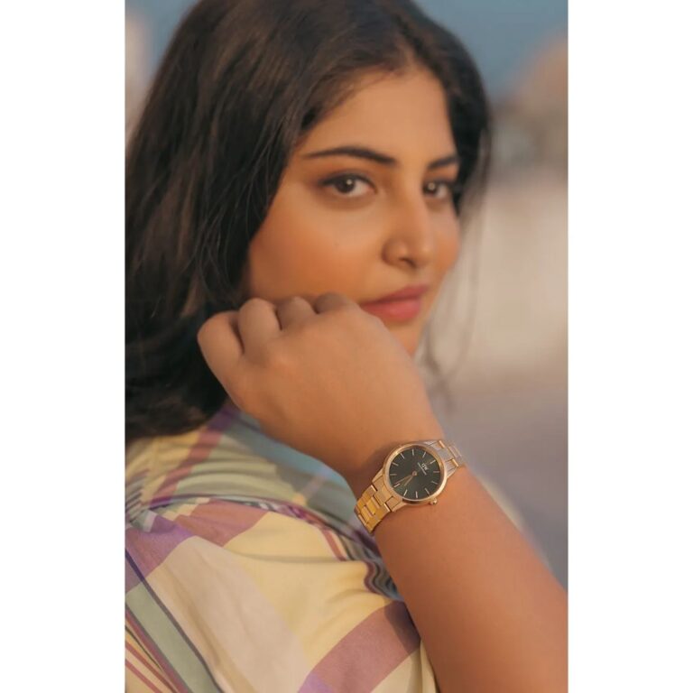 Manjima Mohan Instagram - Gift yourself or your loved ones a @danielwellington ❤️ Plus, you guys get an additional 15% off with my code 