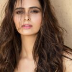 Meenakshi Dixit Instagram - Camera love ❤️ #meenakshidixit #photography #photooftheday #natural #instagood 📸 @munnasphotography