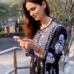 Meenakshi Dixit Instagram - A random candid video made to sink with a trending song! Ahaaa😉🙂❤️ #reelsinstagram #reels #reelitfeelit #meenakshidixit #candid #trending #chandbali