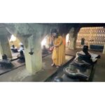 Mouni Roy Instagram - करपूर गौरम करूणावतारम संसार सारम भुजगेन्द्र हारम | सदा वसंतम हृदयारविंदे भवम भवानी सहितं नमामि || 🌸 🍃 आप सभी को महाशिवरात्री की हार्दिक शुभकामनाएँ 🍃🌸 #myoneandonly