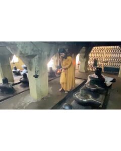 Mouni Roy Instagram - करपूर गौरम करूणावतारम
संसार सारम भुजगेन्द्र हारम |
सदा वसंतम हृदयारविंदे
भवम भवानी सहितं नमामि ||
🌸 🍃 आप सभी को महाशिवरात्री की हार्दिक शुभकामनाएँ 🍃🌸
#myoneandonly