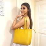 Mouni Roy Instagram – Can’t pick just one from these gorgeous @lavieworld bags. Swipe and comment which bag matches my look the best! Buy stunning #laviebags during #AjioAllStarSale only on @ajiolife

#lavieworld #lavieloving #lavieenrose #laviesport #fickleisfun #ad