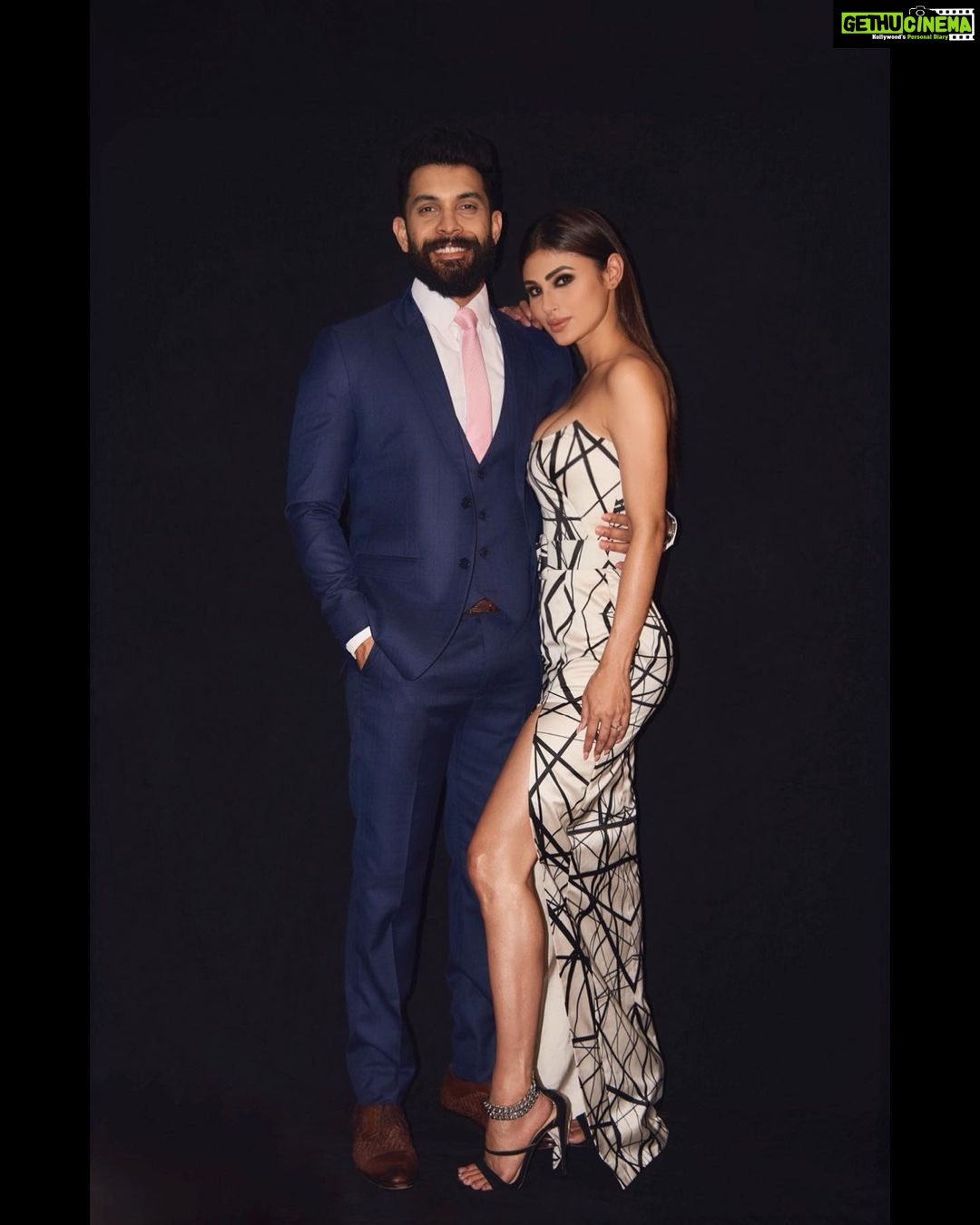 Mouni Roy Instagram - ⚫️ • • Me In @officialsaishashinde Style by @rishika_devnani Hair @chettiarqueensly Make up @mukeshpatilmakeup • • @nambiar13 In @_anuki.n Style by @anusoru @nidhikurda 📸 @tina_motwani