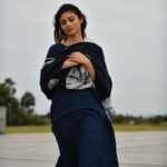 Mouni Roy Instagram - करपूर गौरम करूणावतारम संसार सारम भुजगेन्द्र हारम | सदा वसंतम हृदयारविंदे भवम भवानी सहितं नमामि || 🌸 🍃 आप सभी को महाशिवरात्री की हार्दिक शुभकामनाएँ 🍃🌸 #myoneandonly