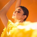 Mouni Roy Instagram - Hair flails 🤩
