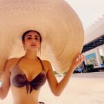 Mouni Roy Instagram - Belle of the ball 😜 #FootLooseAndFancyFree Colombo, Sri Lanka