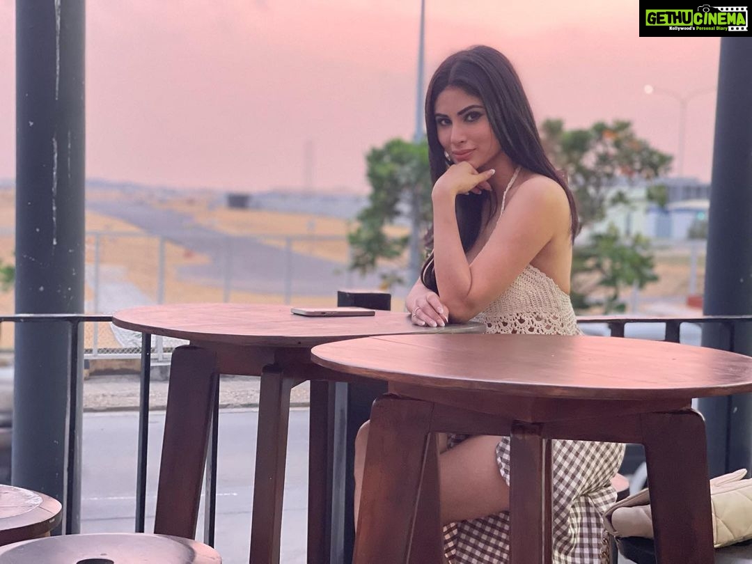 Mouni Roy Instagram - #photodump #workation Colombo, Sri Lanka